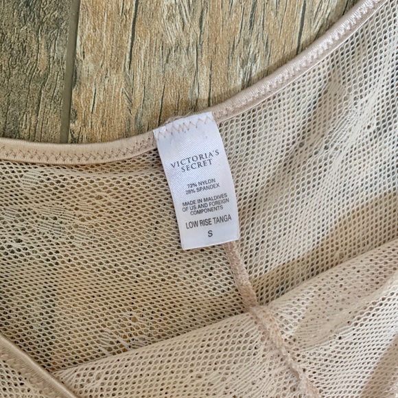 Four Victoria’s Secret Bras-Size 36C - Picture 7 of 15